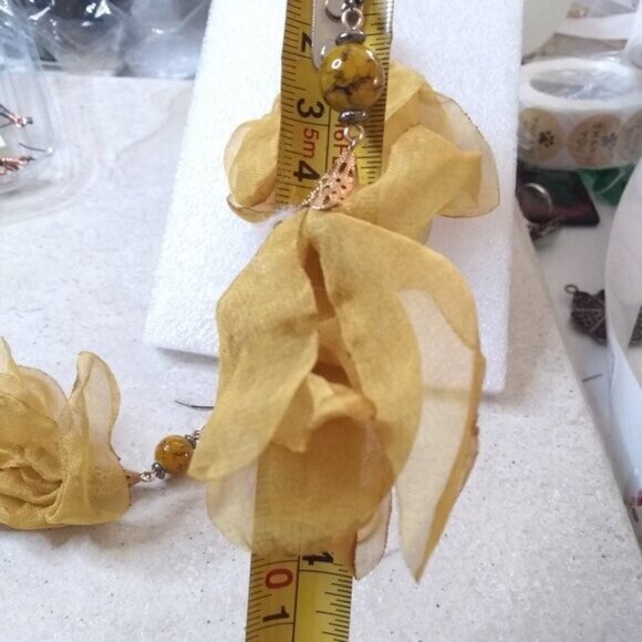 Voluminous! Seductive! Alluring & Sexy! Floral Blossom Buds Lightweight Earrings - Picture 9 of 9